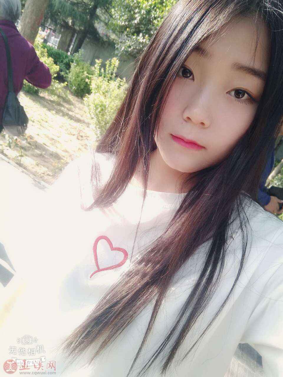 在赵家坝这边,不是本地的,女孩子19岁想学化妆找个